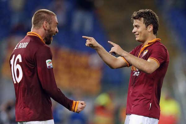 ljajic-indica-de-rossi-gol-roma-atalanta