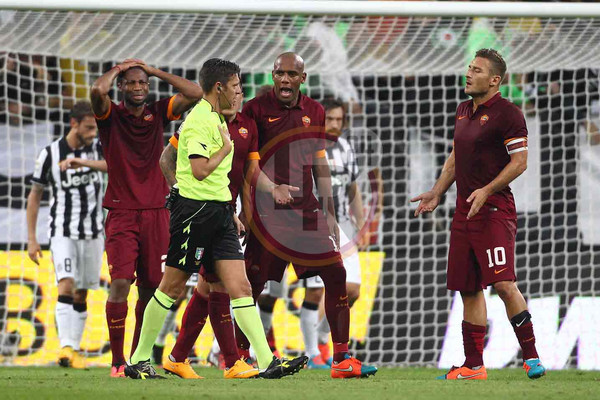 totti-maicon-keita-proteste-rocchi-juve-roma-mancini