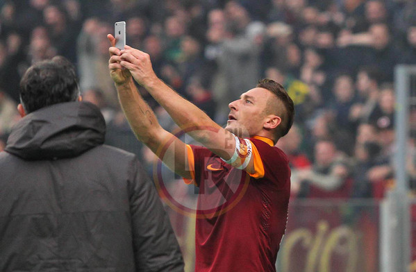 totti-selfie-derby-110115-mancini