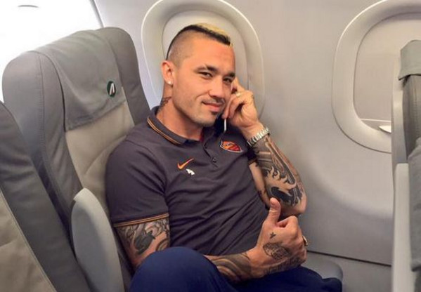 nainggolan-aereo-sassuolo-fiumicino