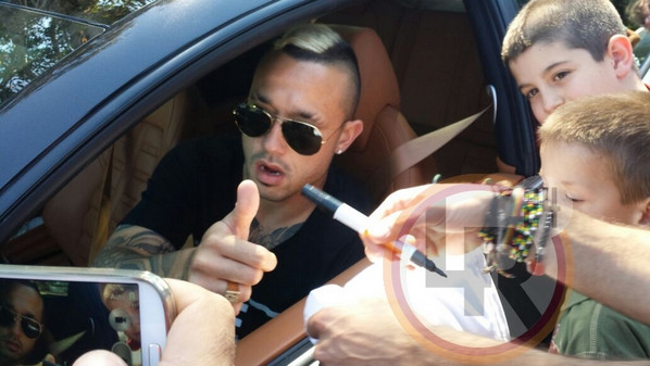 nainggolan-autografi-trigoria-lr24