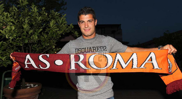 iago-falque-posa-sciarpa