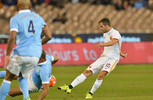 pjanic-tiro-gol-city