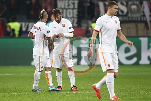 roma-bayer-leverkusen-de-rossi-nainggolan-dzeko-201015-mancini