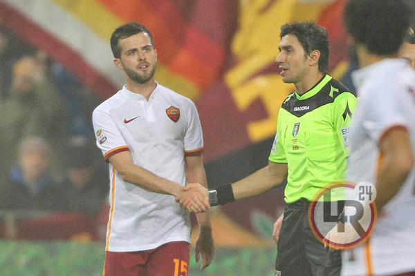 pjanic-calvarese-stretta-di-mano-mancini