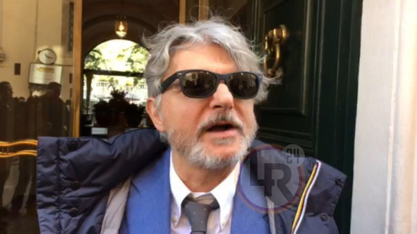 ferrero-occhiali-uscita-albergo