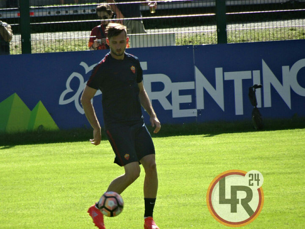 gyomber-palla-al-piede-lr24-2