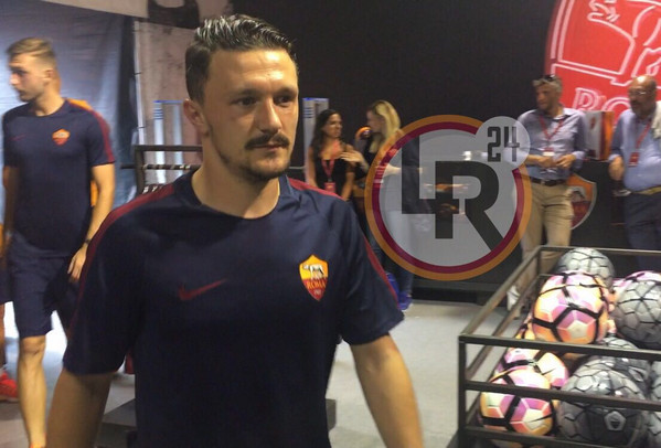 mario-rui-nike-store-lr24