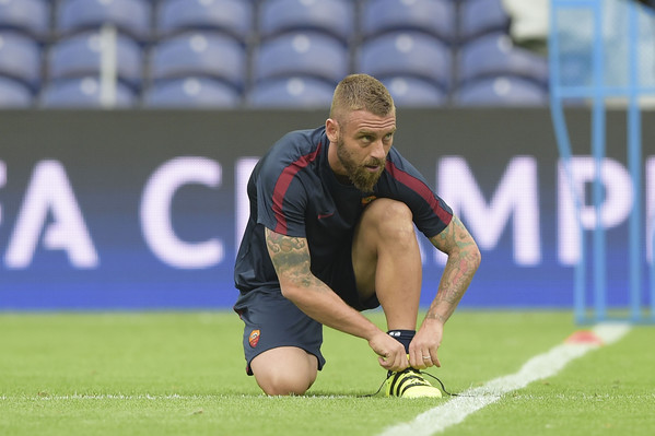 as-roma-training-session-and-press-conference-16