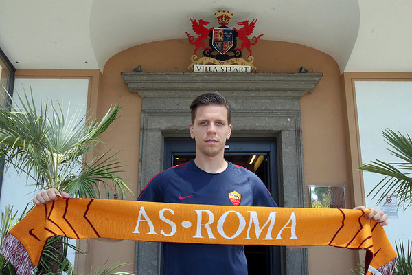 as-roma-players-attend-medical-tests-9