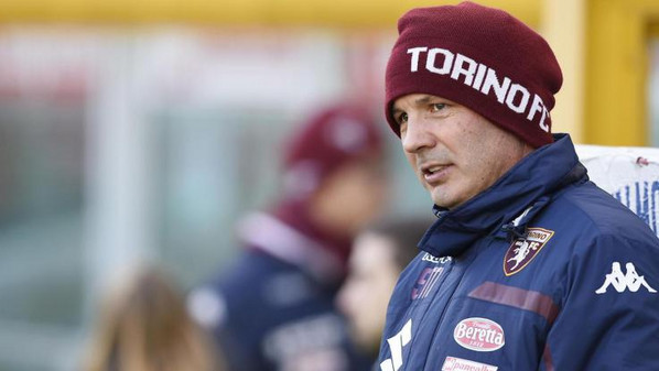 mihajlovic-giaccone-cappello-torino-panchina