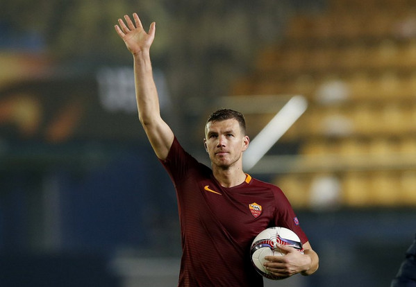 dzeko-pallone-saluta-europa-league