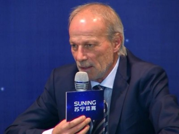sabatini-microfono-presentazione-suning