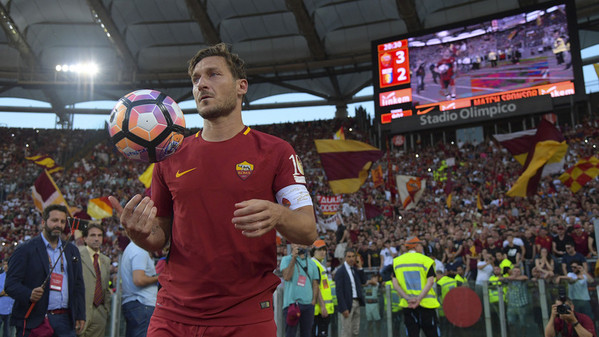 totti-pallone-curva-addio