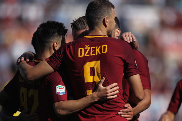 dzeko-abbraccio-spalle-roma-udinese