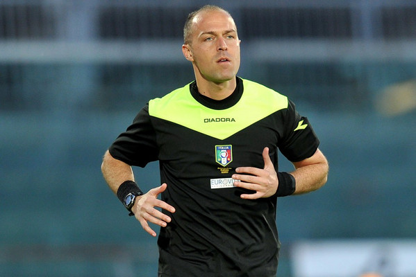 pairetto-arbitro-corsa-frontale