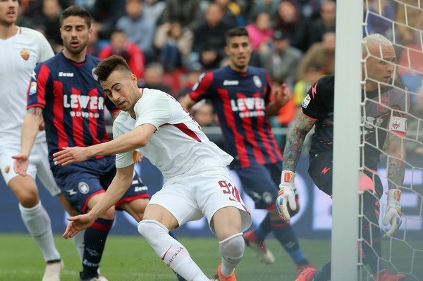 fc-crotone-v-as-roma-serie-a-47
