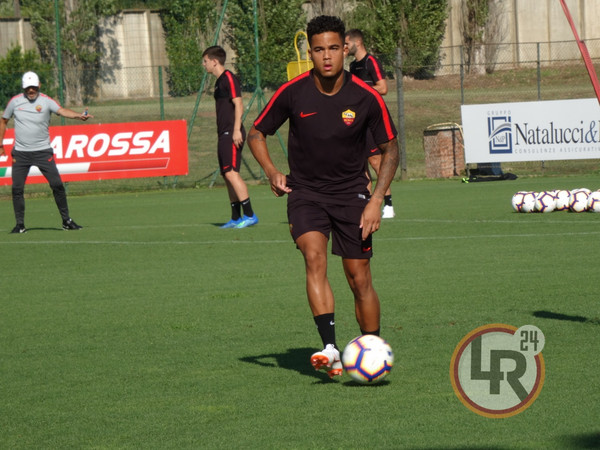 ritiro-roma-kluivert-con-pallone-09-07-2018