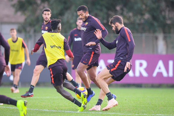 as-roma-allenamento-a-trigoria-154