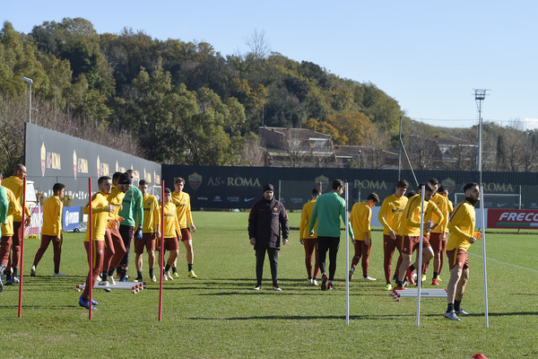 as-roma-sessione-di-allenamento-uefa-champions-league-6