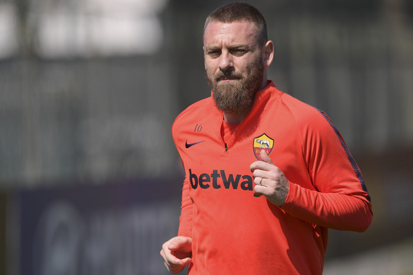 as-roma-seduta-di-allenamento-al-centro-sportivo-di-trigoria-31