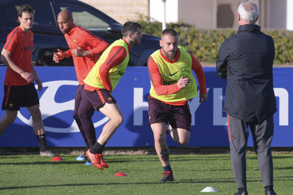 as-roma-seduta-di-allenamento-al-centro-sportivo-di-trigoria-73