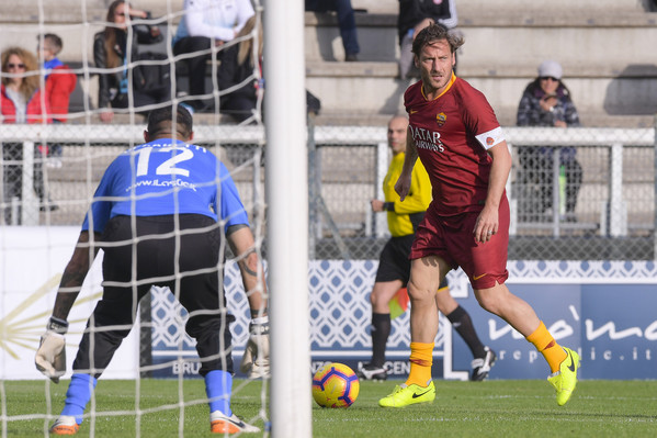 as-roma-partita-amichevole-tra-as-roma-legends-e-nazionale-piloti-5