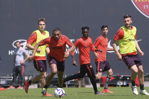 as-roma-seduta-di-allenamento-al-centro-sportivo-di-trigoriaas-roma-seduta-di-allenamento-al-centro-sportivo-di-trigoria-6