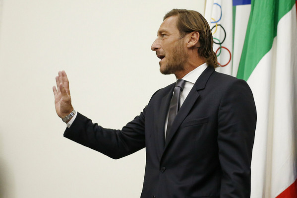 francesco-totti-si-dimette-dalla-as-roma-conferenza-stampa-nel-salone-donore-del-coni-13