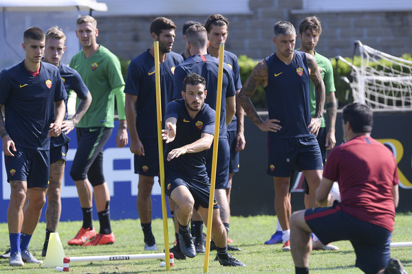 as-roma-seduta-di-allenamento-mattuttina-al-centro-sportivo-di-trigoria-35
