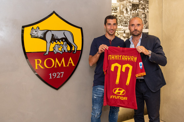 as-roma-henrikh-mkhitaryan-visita-il-centro-sportivo-fulvio-bernardini-2