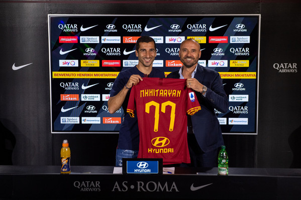 as-roma-henrikh-mkhitaryan-firma-il-contratto-con-las-roma