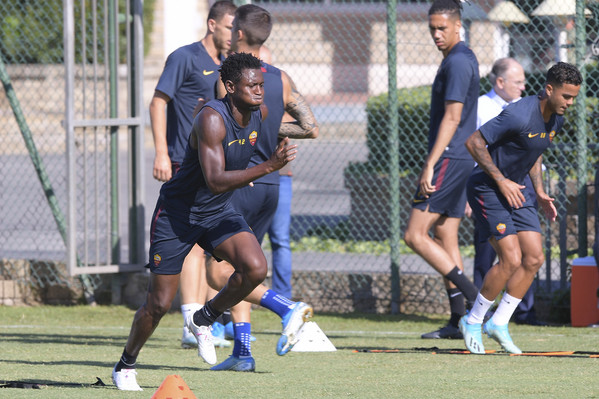 as-roma-allenamento-mattutino-a-trigoriaas-roma-allenamento-mattutino-a-trigoria-31