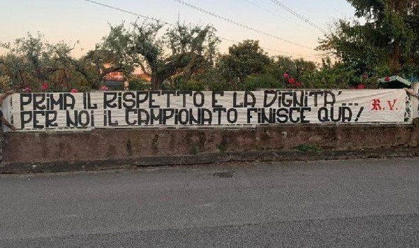 striscione-prima-il-rispetto-e-la-dignit-2