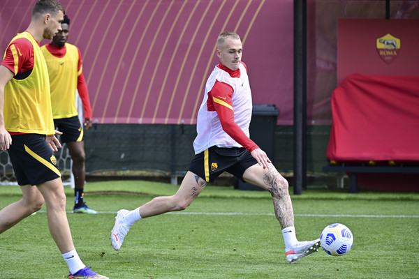 as-roma-sessione-di-allenamento-a-trigoria-519