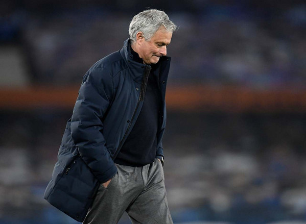 esonero-tottenham-mourinho