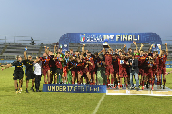 las-roma-campione-ditalia-under-17-20202021las-roma-campione-ditalia-under-17-20202021-6