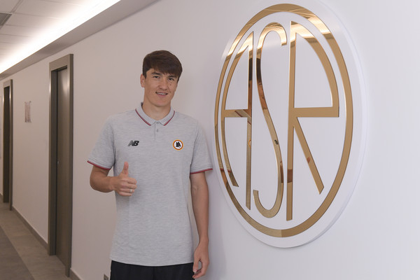 as-roma-unveils-new-signing-eldor-shomurodov