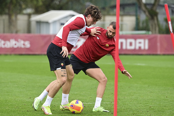 as-roma-training-session-577