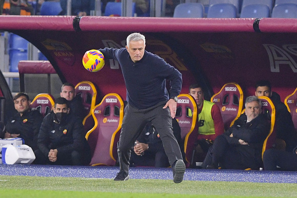 as-roma-v-hellas-verona-fc-serie-a-12