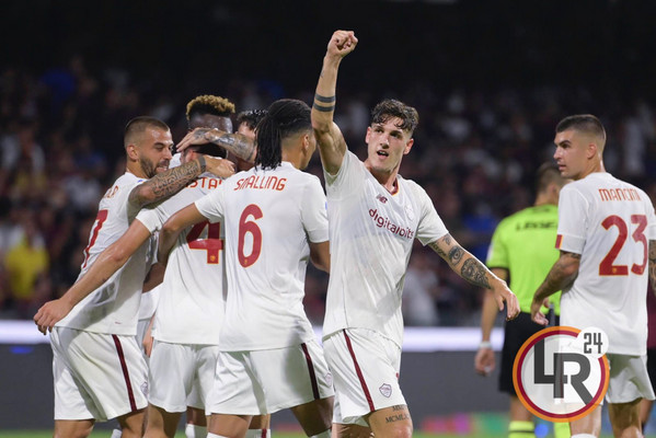 salernitana-roma-esultanza-zaniolo-squadra