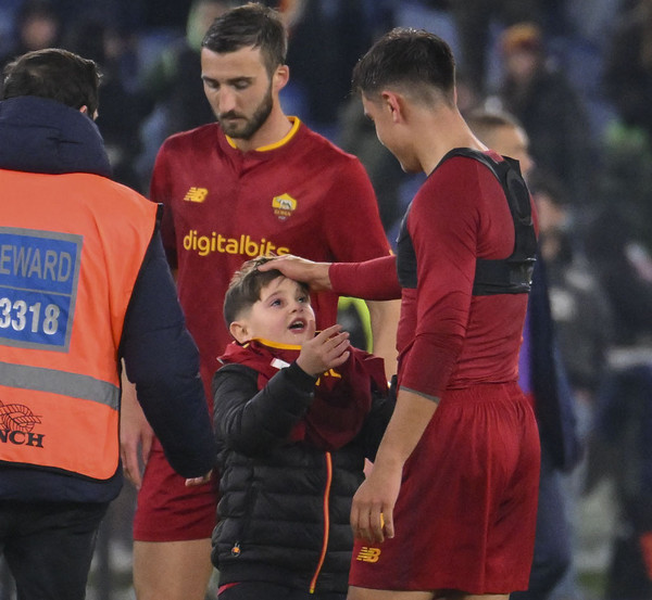 dybala-e-bambino-roma-genoa