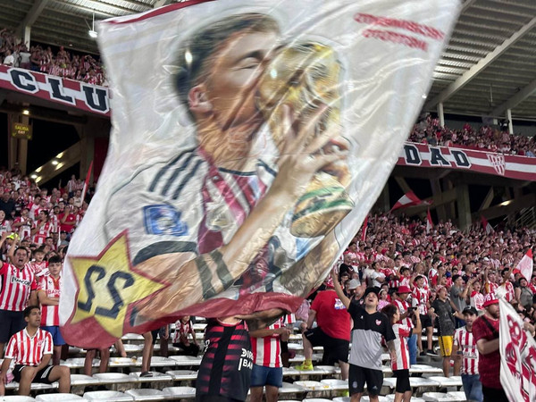dybala-bandiera-instituto-de-cordoba