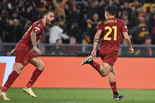 dybala-e-spinazzola-esultanza-roma-salisburgo