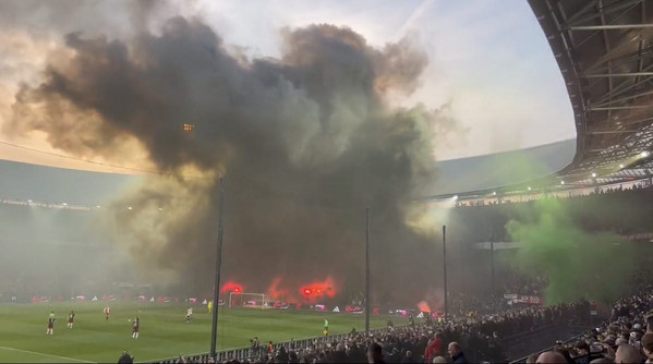 feyenoord-ajax-fumo