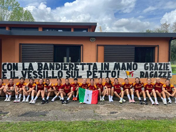 roma-femminile-striscione