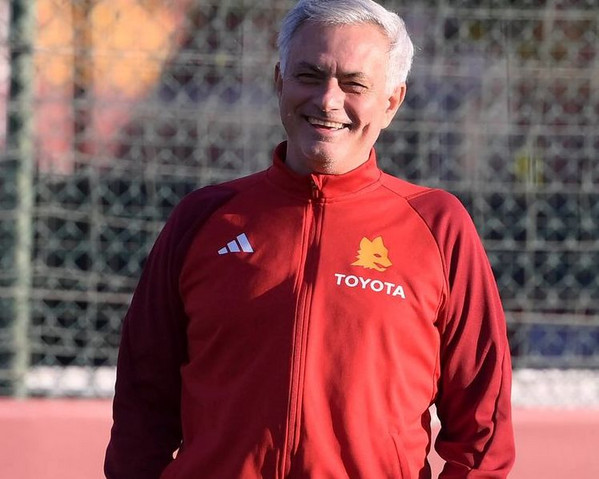 mourinho-sorriso-trigoria-3