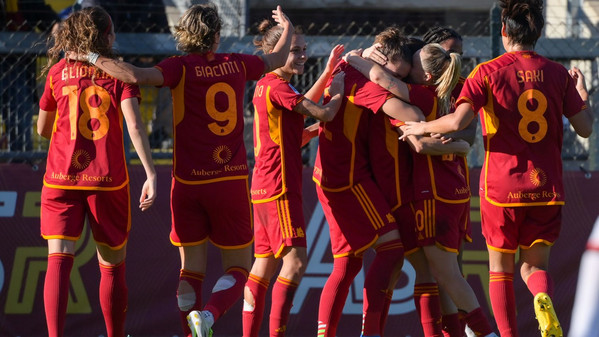 serie-a-femminile-roma-milan-esultanza-squadra-3