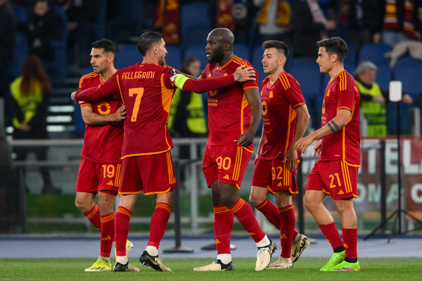 europa-league-roma-brighton-esultanza-squadra-2