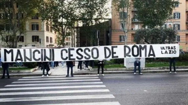 lazio-striscione-mancini